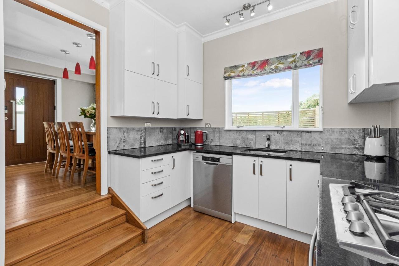 Live Large In The Village Havelock North Εξωτερικό φωτογραφία
